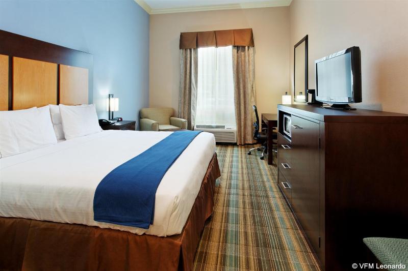 带大床的豪华间, Holiday Inn Express Benicia, An Ihg