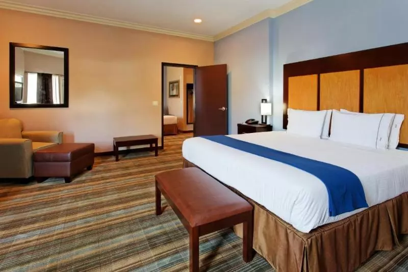 スイート, Holiday Inn Express Benicia, An Ihg