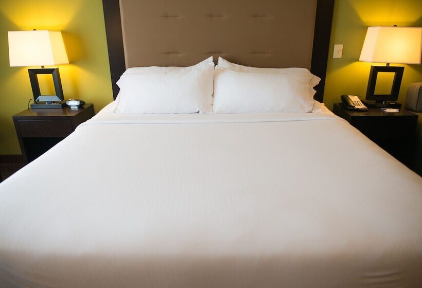 جناح, Holiday Inn Express Hotel & Suites Northwood By Ihg