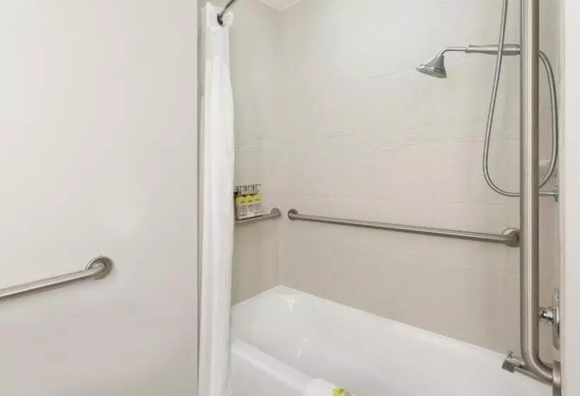 身障者適用キングサイズベッドルーム, Holiday Inn Express & Suites Searcy, An Ihg