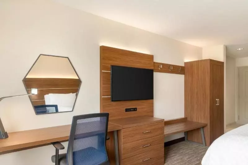 キングサイズベッドのスイートルーム, Holiday Inn Express & Suites Searcy, An Ihg