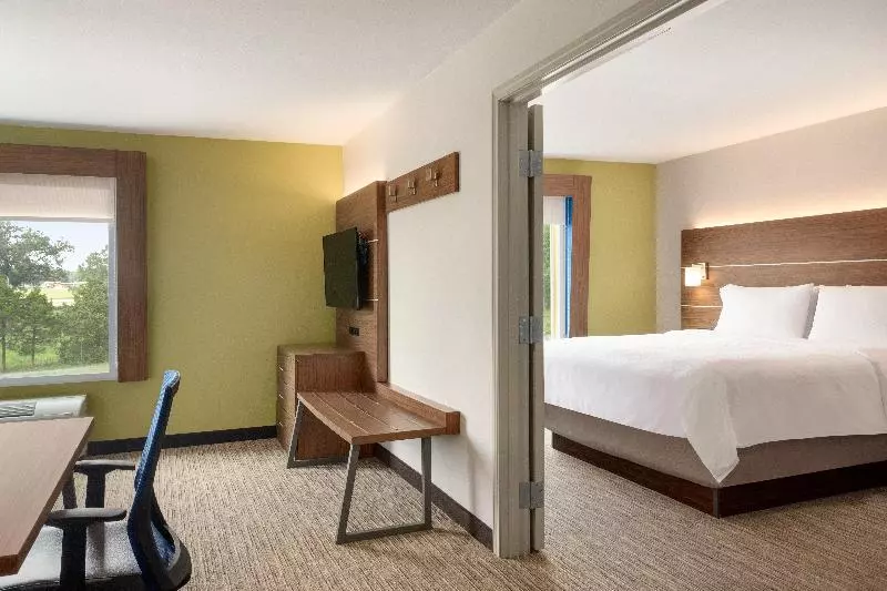 キングサイズベッドのスイートルーム, Holiday Inn Express & Suites Searcy, An Ihg