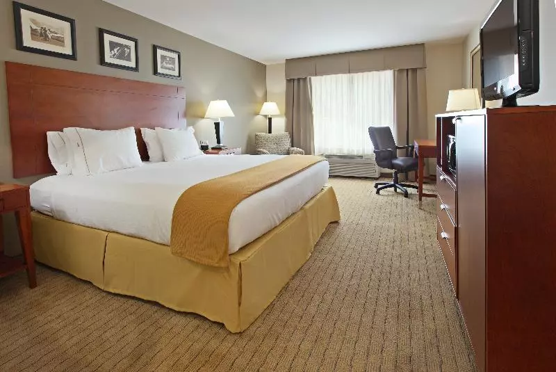 キングサイズベッドのスタンダードルーム, Holiday Inn Express & Suites Searcy, An Ihg