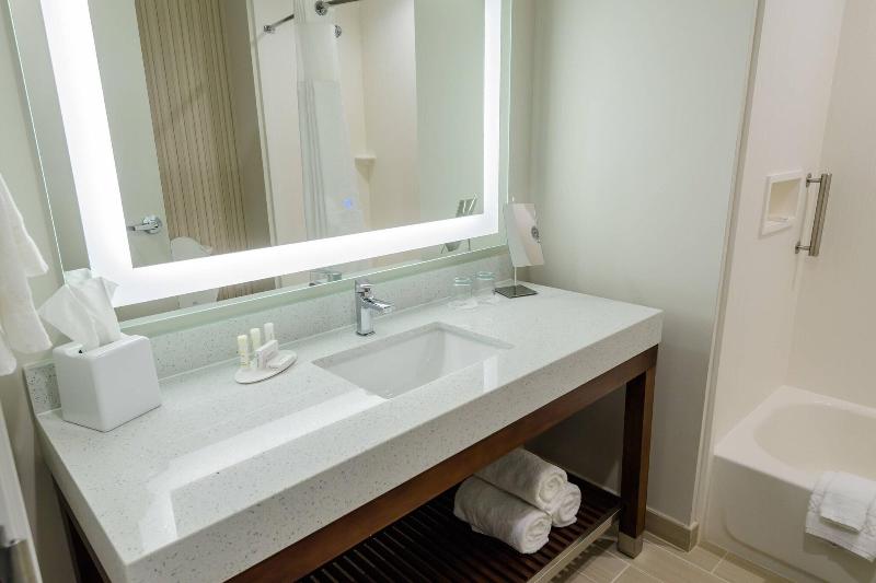 キングサイズベッドのスイートルーム, Holiday Inn Express & Suites Searcy, An Ihg