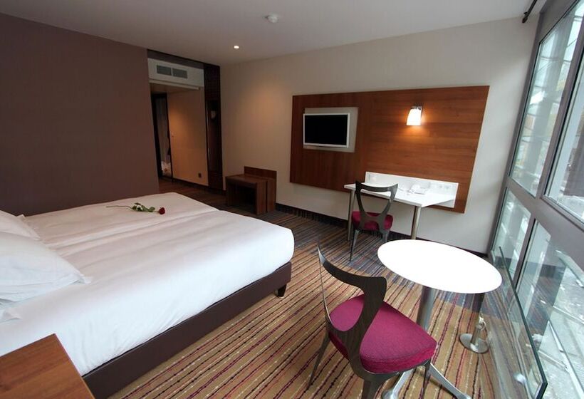 اتاق راحتی, Lyonouest