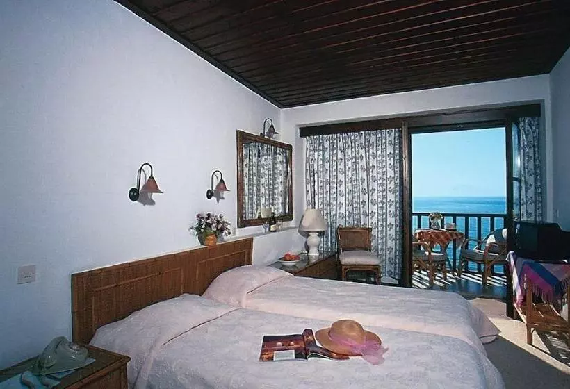 Triple Room Sea View, Maistrali