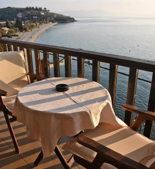 Triple Room Sea View, Maistrali