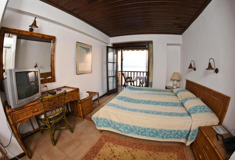 Triple Room Sea View, Maistrali