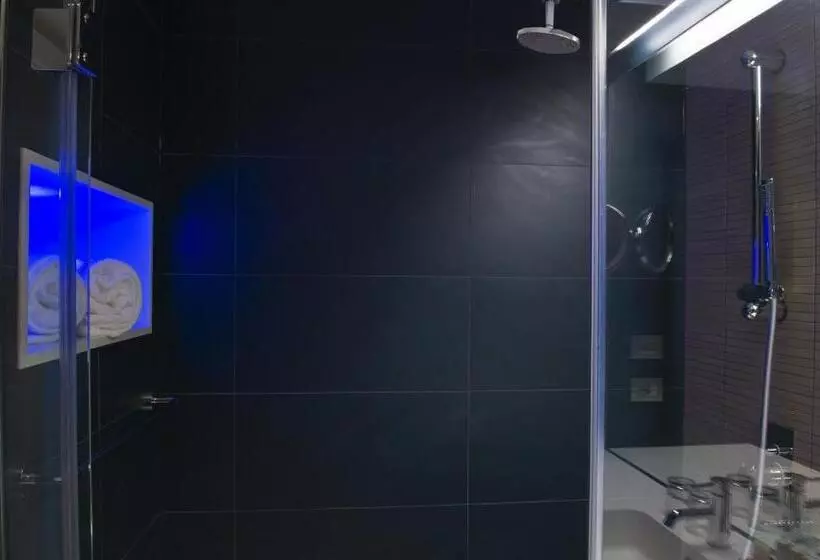 اتاق سوپریور با چشمانداز دریا و بالکن, Radisson Blu Resort & Spa, Ajaccio Bay