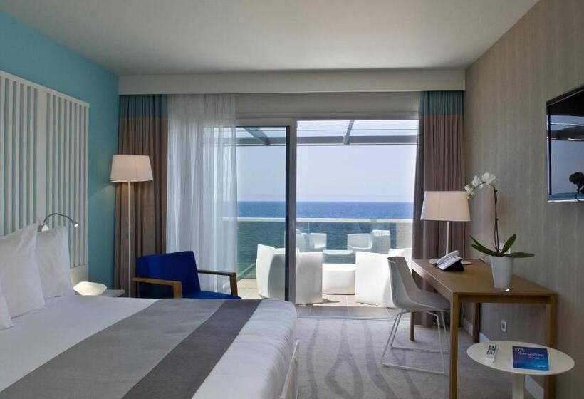 اتاق سوپریور با چشم‌انداز دریا و بالکن, Radisson Blu Resort & Spa, Ajaccio Bay