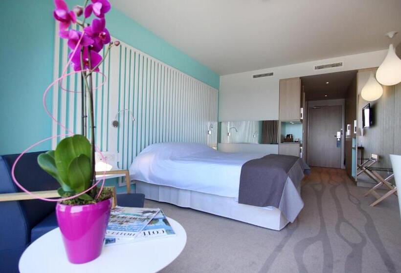 اتاق سوپریور با چشم‌انداز دریا و بالکن, Radisson Blu Resort & Spa, Ajaccio Bay