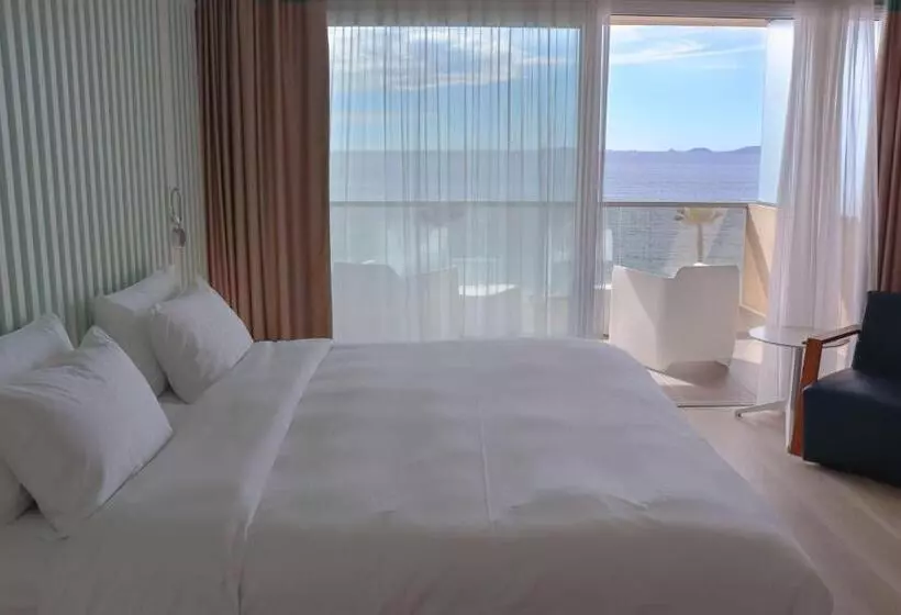 اتاق خانوادگی با چشمانداز دریا, Radisson Blu Resort & Spa, Ajaccio Bay