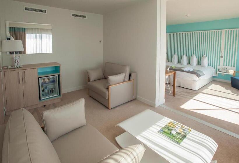 سوییت جونیور با چشم‌انداز دریا, Radisson Blu Resort & Spa, Ajaccio Bay