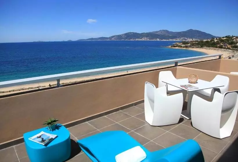 سوییت با چشمانداز دریا, Radisson Blu Resort & Spa, Ajaccio Bay