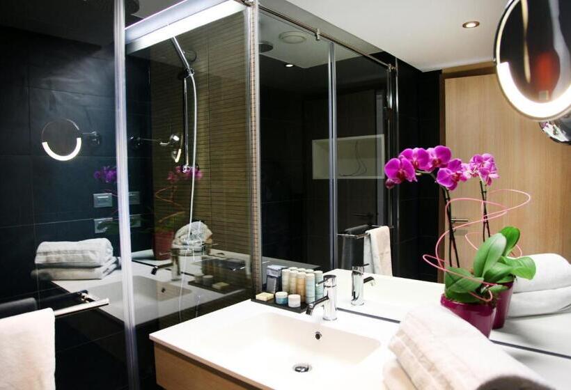 اتاق استاندارد با بالکن, Radisson Blu Resort & Spa, Ajaccio Bay