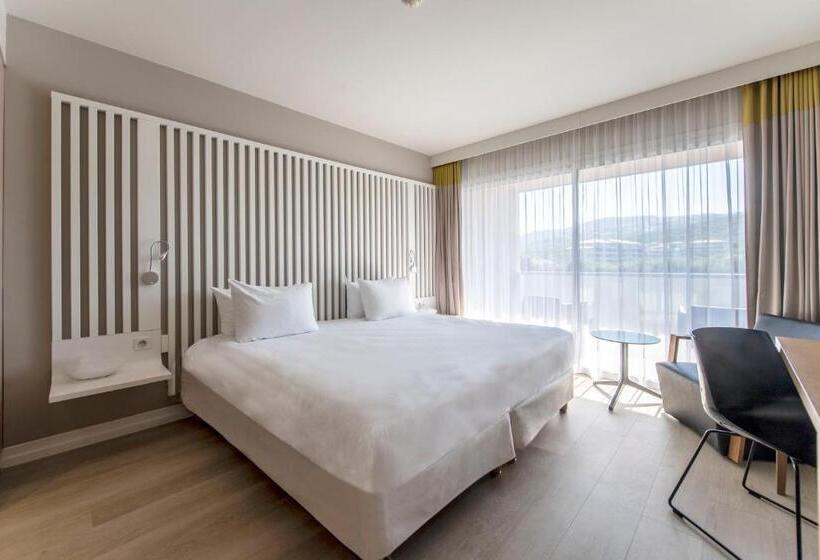 اتاق استاندارد با بالکن, Radisson Blu Resort & Spa, Ajaccio Bay