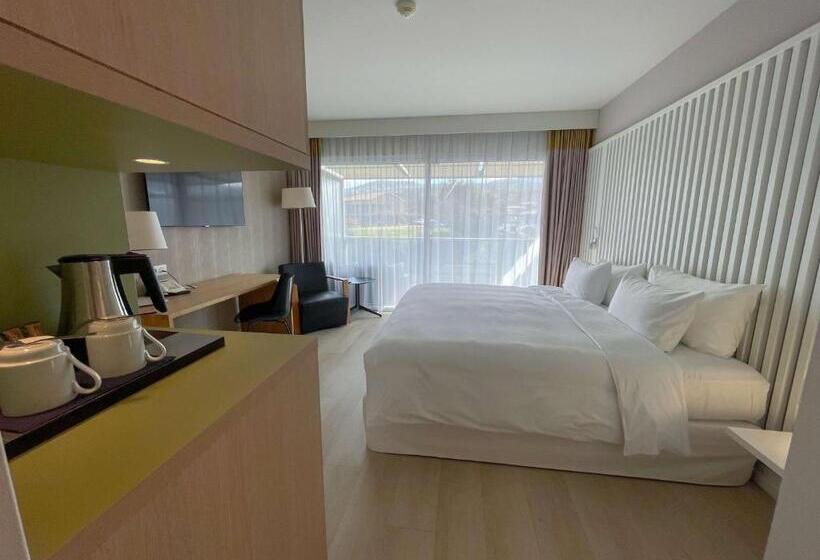 اتاق استاندارد با بالکن, Radisson Blu Resort & Spa, Ajaccio Bay