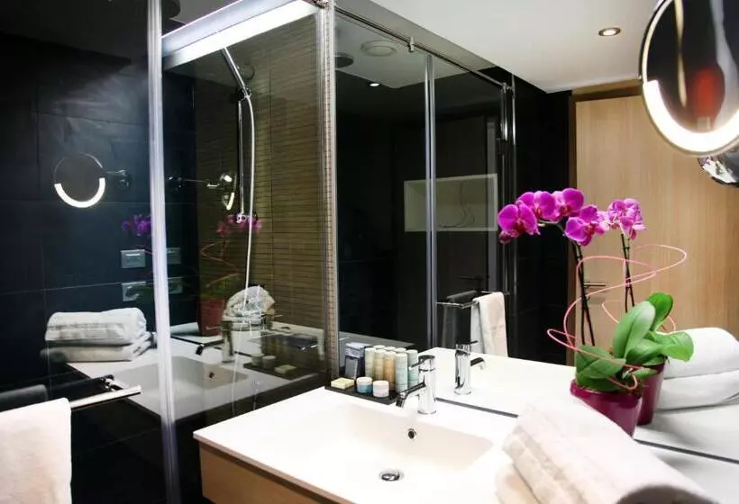 اتاق پرمیوم با چشمانداز دریا, Radisson Blu Resort & Spa, Ajaccio Bay