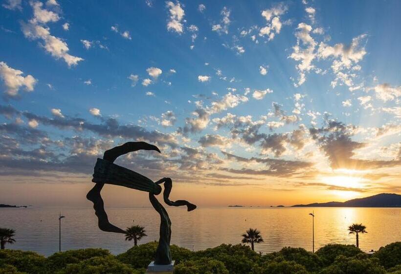 اتاق پرمیوم با چشم‌انداز دریا, Radisson Blu Resort & Spa, Ajaccio Bay