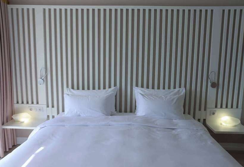 اتاق استاندارد با بالکن, Radisson Blu Resort & Spa, Ajaccio Bay