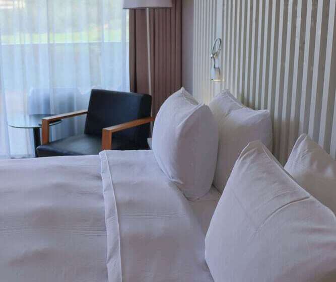 اتاق استاندارد با بالکن, Radisson Blu Resort & Spa, Ajaccio Bay