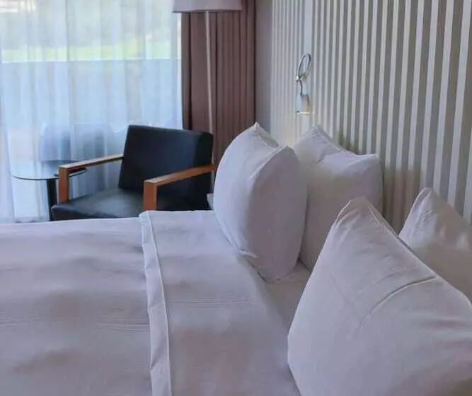 اتاق استاندارد با بالکن, Radisson Blu Resort & Spa, Ajaccio Bay