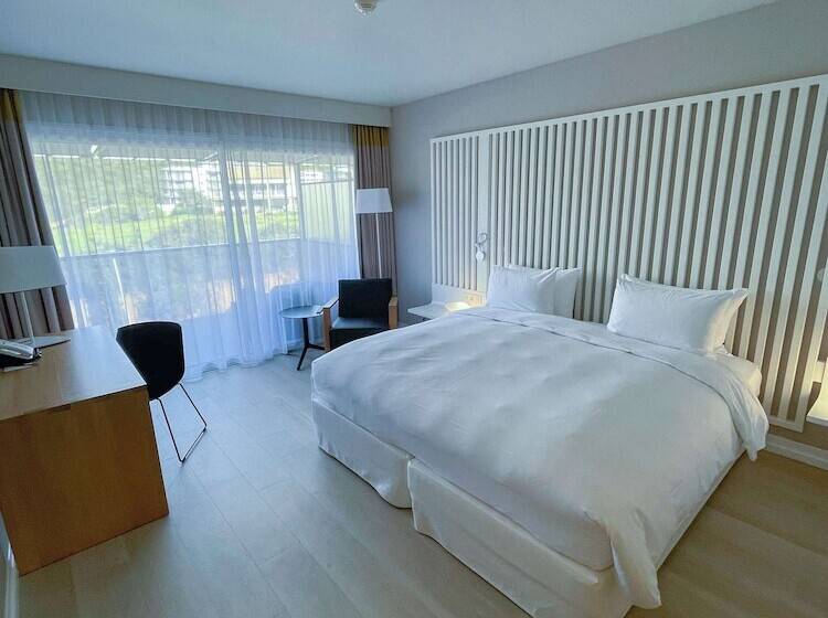 اتاق استاندارد با بالکن, Radisson Blu Resort & Spa, Ajaccio Bay