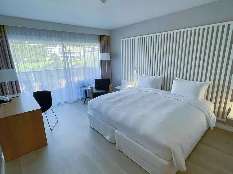 اتاق استاندارد با بالکن, Radisson Blu Resort & Spa, Ajaccio Bay