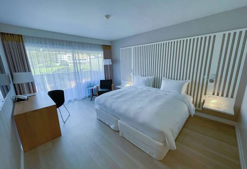 اتاق استاندارد با بالکن, Radisson Blu Resort & Spa, Ajaccio Bay