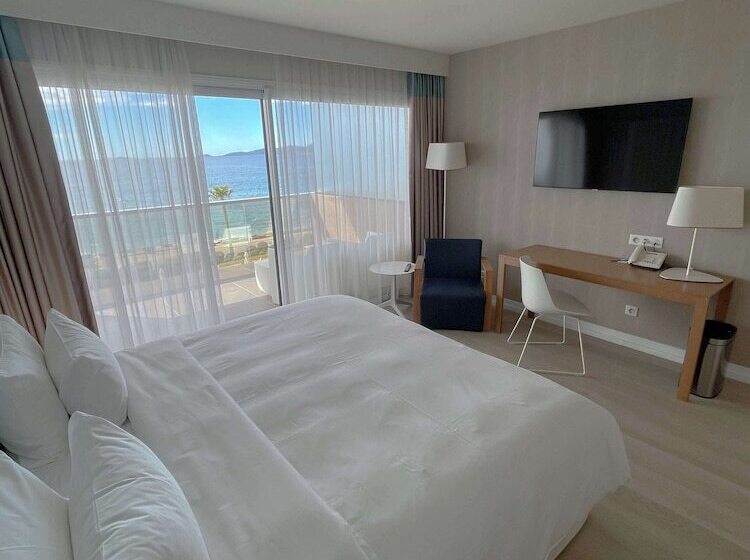 اتاق خانوادگی با چشم‌انداز دریا, Radisson Blu Resort & Spa, Ajaccio Bay