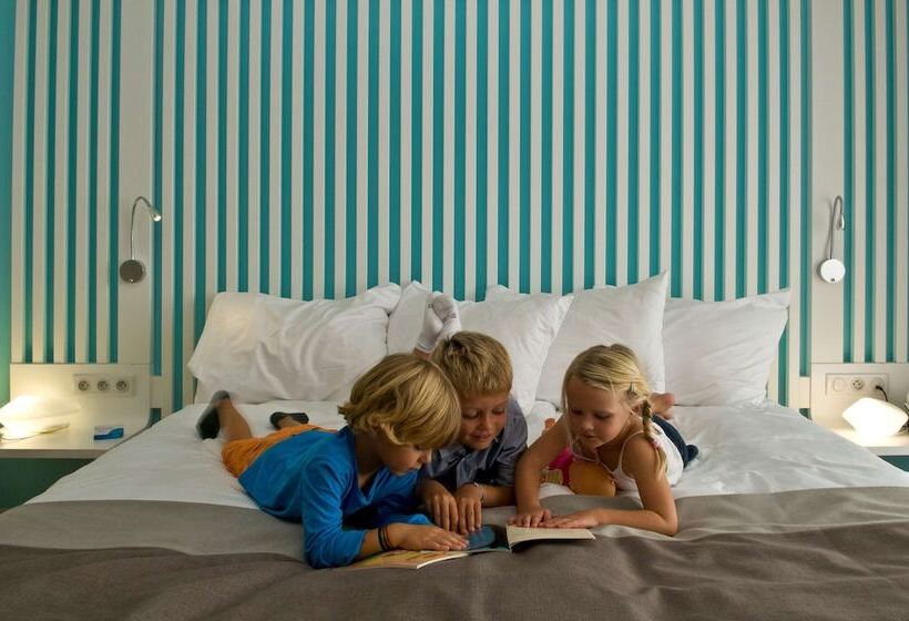 اتاق خانوادگی با چشم‌انداز دریا, Radisson Blu Resort & Spa, Ajaccio Bay