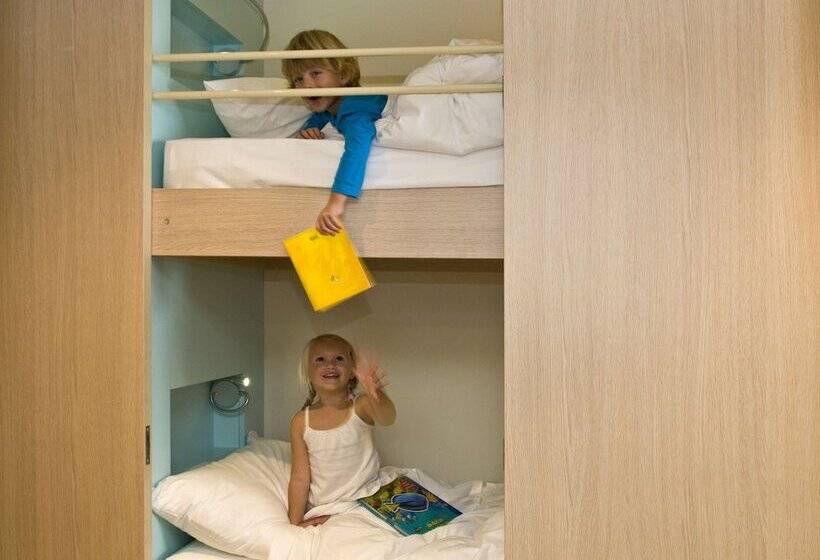 اتاق خانوادگی با چشم‌انداز دریا, Radisson Blu Resort & Spa, Ajaccio Bay