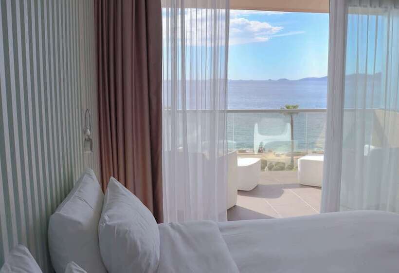 اتاق خانوادگی با چشم‌انداز دریا, Radisson Blu Resort & Spa, Ajaccio Bay