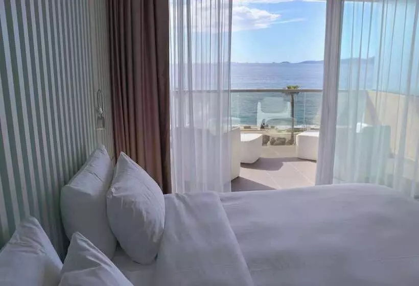 اتاق خانوادگی با چشمانداز دریا, Radisson Blu Resort & Spa, Ajaccio Bay