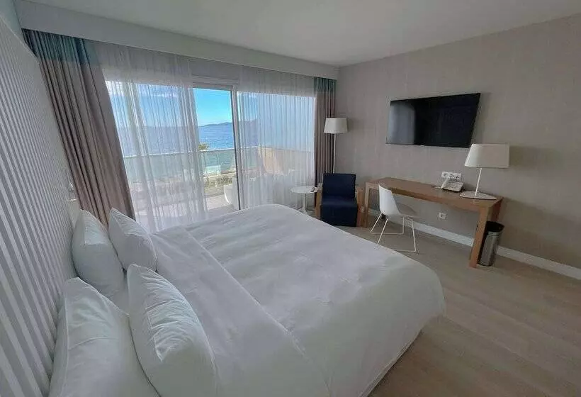 اتاق خانوادگی با چشمانداز دریا, Radisson Blu Resort & Spa, Ajaccio Bay