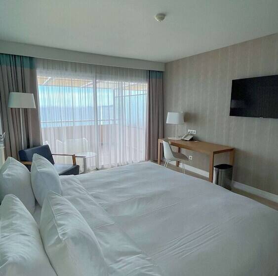 اتاق پرمیوم با چشم‌انداز دریا, Radisson Blu Resort & Spa, Ajaccio Bay