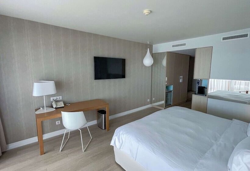 اتاق پرمیوم با چشم‌انداز دریا, Radisson Blu Resort & Spa, Ajaccio Bay