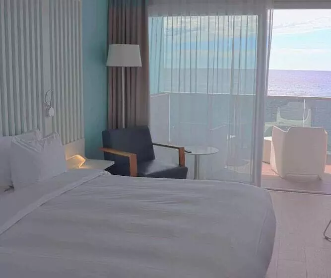 اتاق سوپریور با چشمانداز دریا و بالکن, Radisson Blu Resort & Spa, Ajaccio Bay