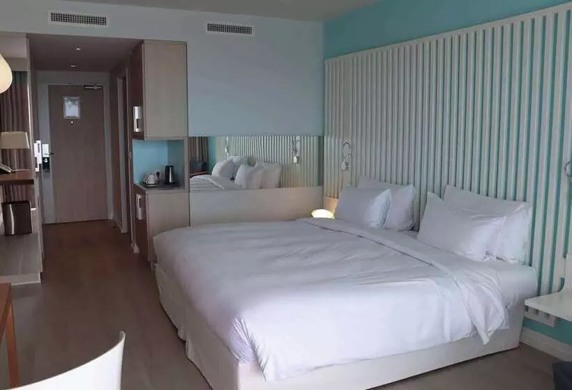 اتاق سوپریور با چشمانداز دریا و بالکن, Radisson Blu Resort & Spa, Ajaccio Bay