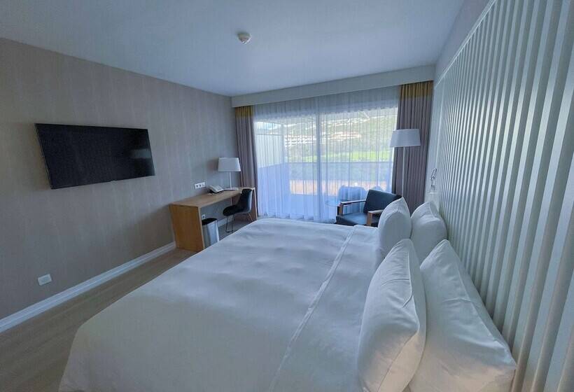 اتاق استاندارد با بالکن, Radisson Blu Resort & Spa, Ajaccio Bay