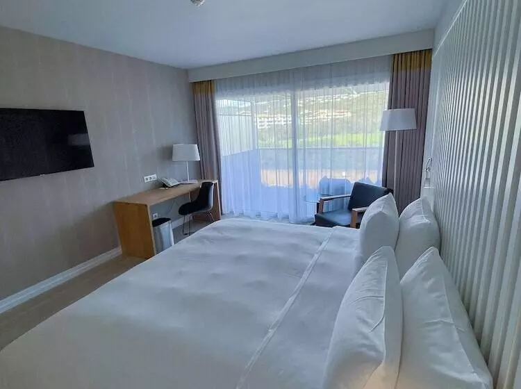 اتاق استاندارد با بالکن, Radisson Blu Resort & Spa, Ajaccio Bay