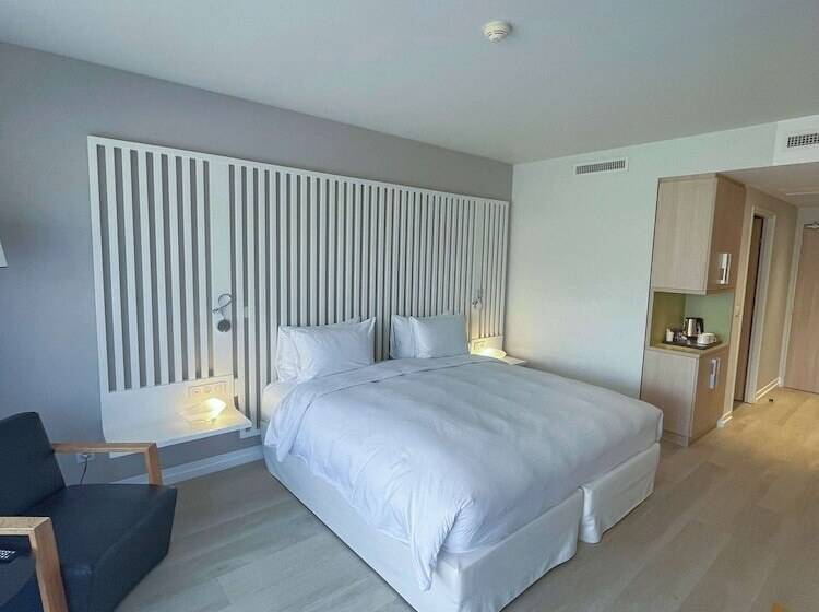 اتاق استاندارد با بالکن, Radisson Blu Resort & Spa, Ajaccio Bay