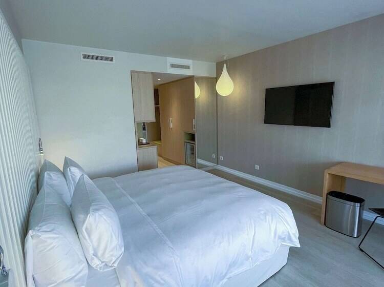 اتاق استاندارد با بالکن, Radisson Blu Resort & Spa, Ajaccio Bay