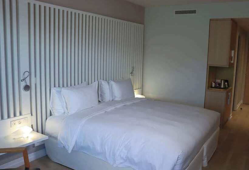 اتاق استاندارد با بالکن, Radisson Blu Resort & Spa, Ajaccio Bay