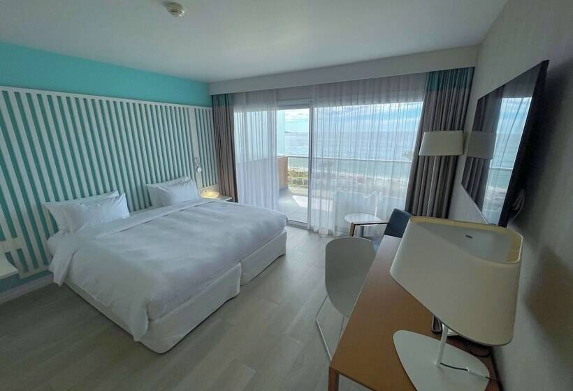 اتاق خانوادگی با چشم‌انداز دریا, Radisson Blu Resort & Spa, Ajaccio Bay