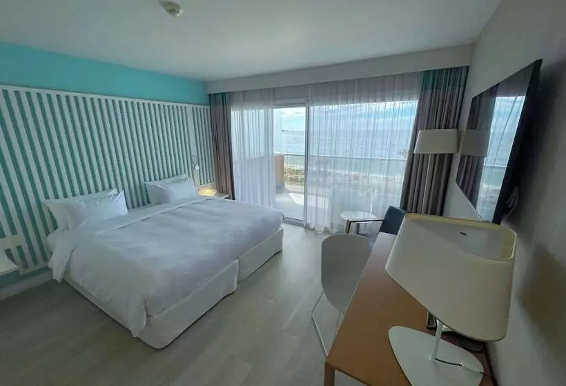 اتاق خانوادگی با چشمانداز دریا, Radisson Blu Resort & Spa, Ajaccio Bay