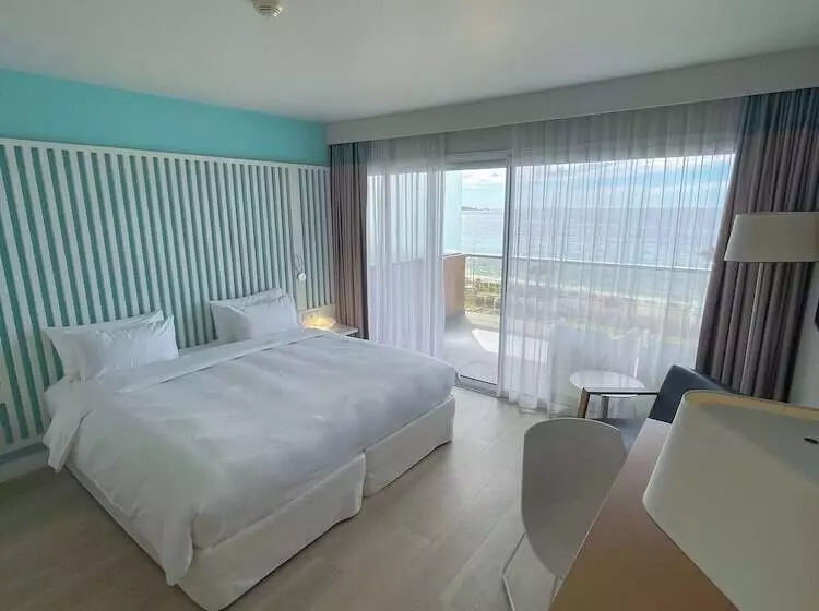 اتاق خانوادگی با چشمانداز دریا, Radisson Blu Resort & Spa, Ajaccio Bay