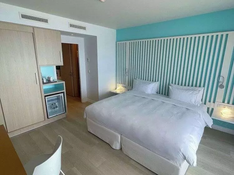 اتاق خانوادگی با چشمانداز دریا, Radisson Blu Resort & Spa, Ajaccio Bay