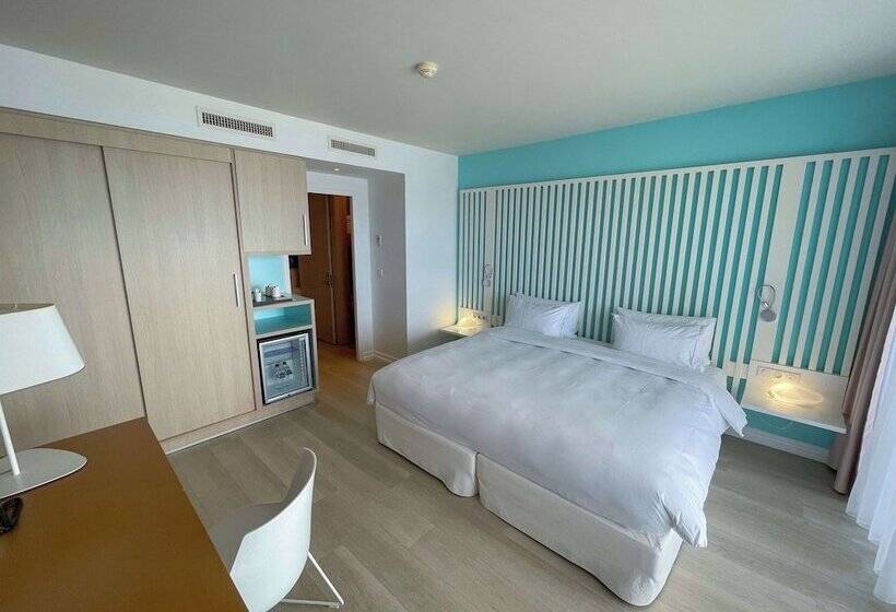 اتاق خانوادگی با چشم‌انداز دریا, Radisson Blu Resort & Spa, Ajaccio Bay