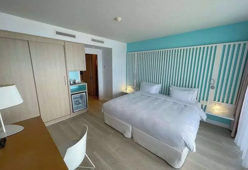 اتاق خانوادگی با چشمانداز دریا, Radisson Blu Resort & Spa, Ajaccio Bay